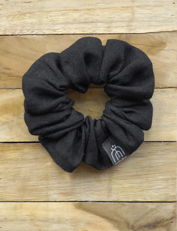 Scrunchie do włosów czarna - len — zdjęcie 2 z 2