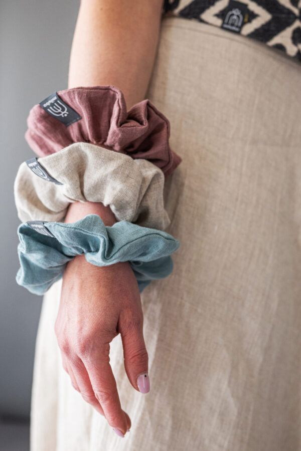 Scrunchie do włosów różowa - len — zdjęcie 4 z 4